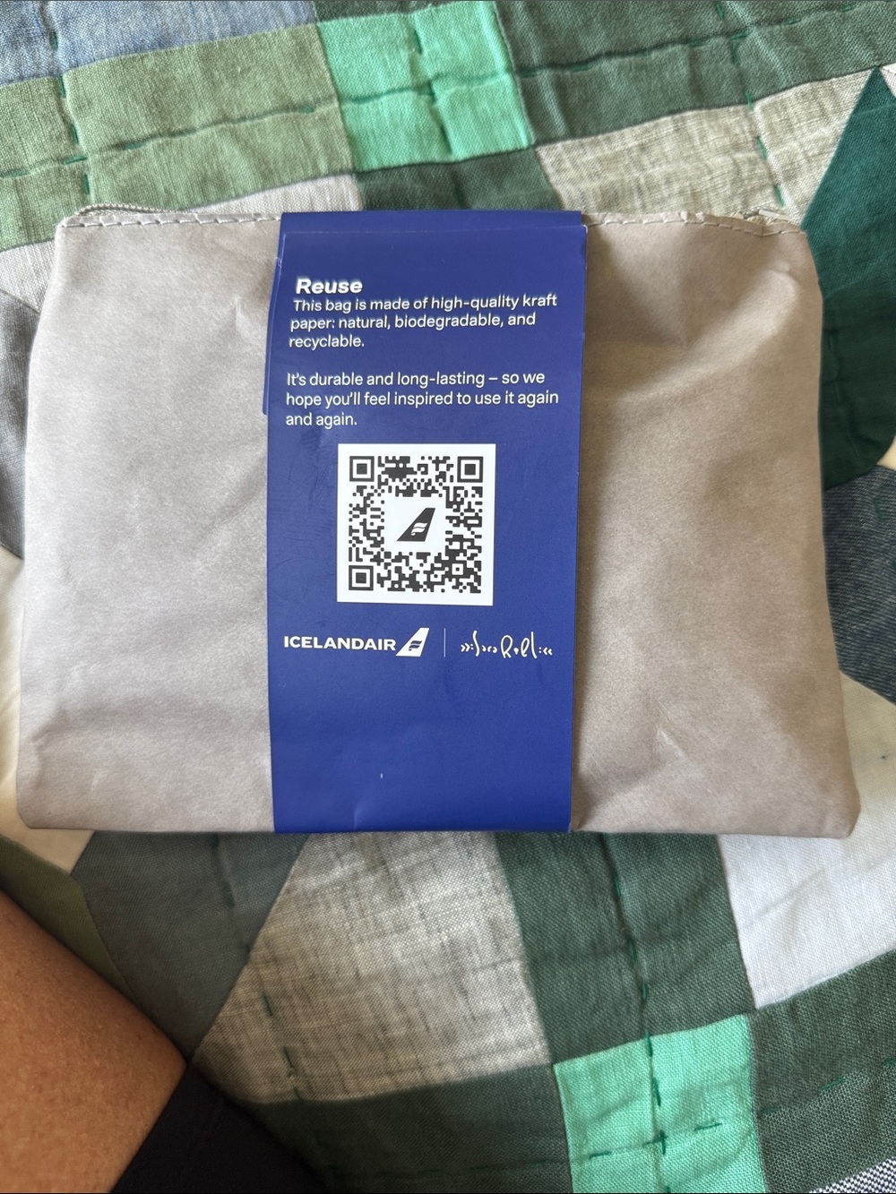 Icelandair Business Class Travel Pouch & Amenities - Picture 2 of 3